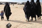 Francia repatria a 15 mujeres y 32 niños de campos de prisioneros yihadistas en Siria