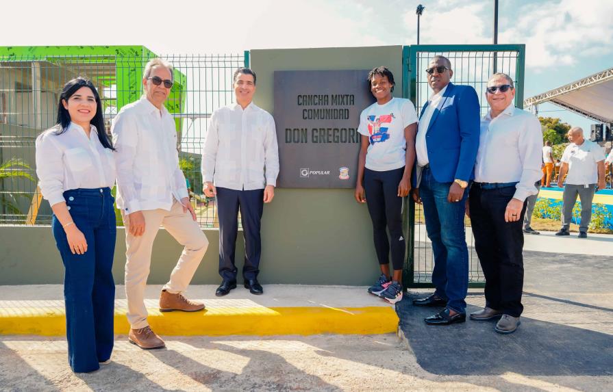 Banco Popular y Alcaldía de Nizao entregan cancha remozada a Marileidy Paulino y comunidad