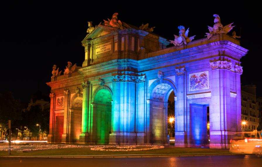 Gobierno español firma un convenio internacional para promover turismo LGBTQ+