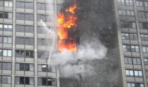 Un muerto en un incendio en edificio departamental de Chicago