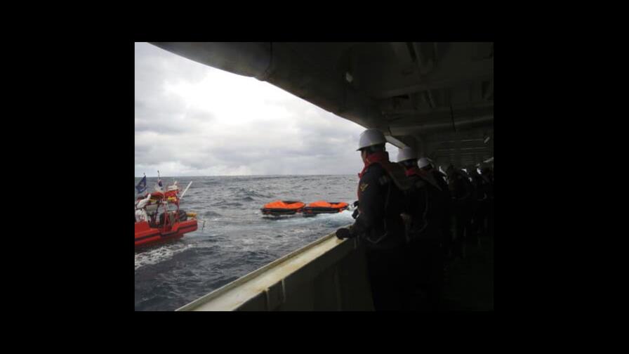 Al menos 2 muertos en un naufragio entre Corea del Sur y Japón Al menos 2 muertos en un naufragio entre Corea del Sur y Japón