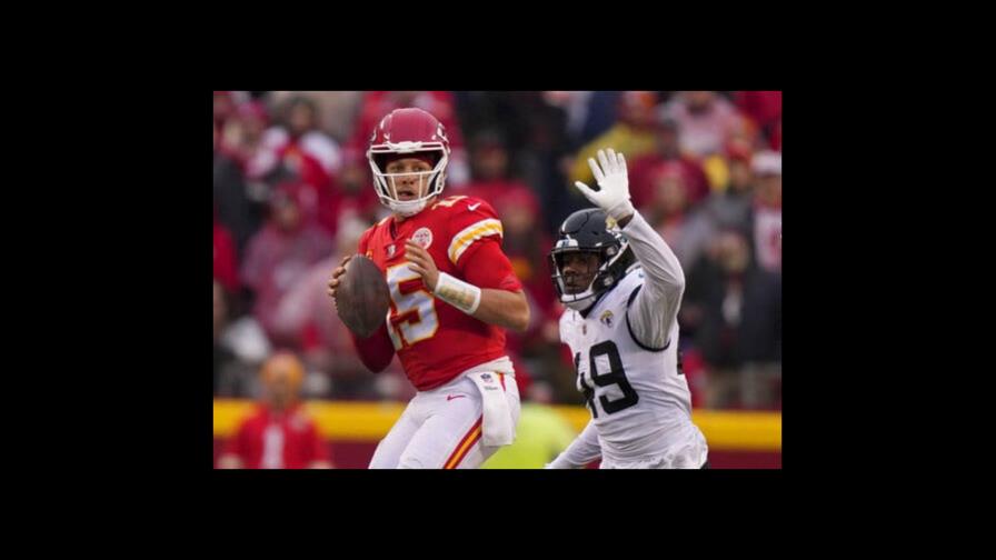 Mahomes entrena con Chiefs sin límites pese a lesión