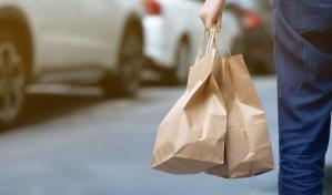 Nueva ley en NY elimina utensilios desechables y condimentos en pedidos de comida