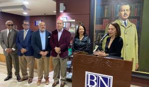 Unión de Escritores Dominicanos agasaja a Soledad Álvarez por sus premios literarios