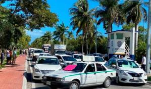 México niega afectación tras alerta de EEUU por conflicto de taxis en Cancún