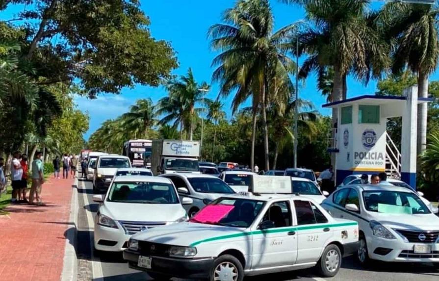 México niega afectación tras alerta de EEUU por conflicto de taxis en Cancún