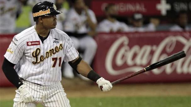 Dominicano Tejeda lidera ofensiva que vencen a Tiburones pese a bateo de Acuña Jr.