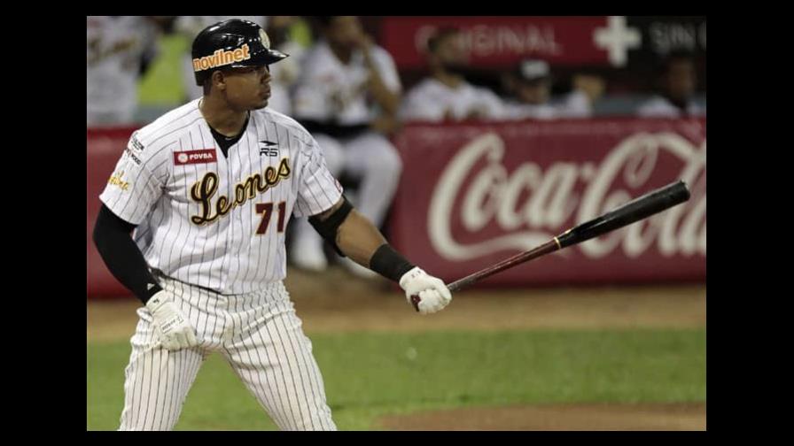 Dominicano Tejeda lidera ofensiva que vencen a Tiburones pese a bateo de Acuña Jr.