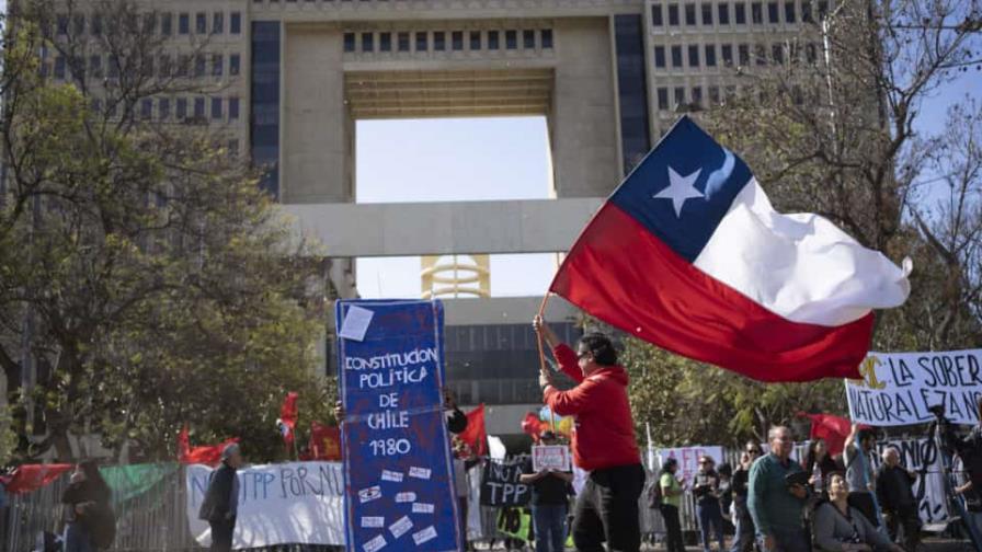 Aprueban en Chile comisión que redactará borrador de Constitución que releve la de Pinochet