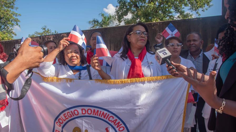 Colegio de Enfermería dice Surun Hernández debe disculparse Colegio de Enfermería dice Surun Hernández debe disculparse