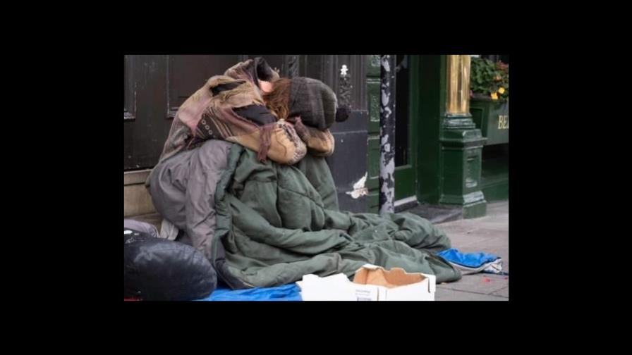 Presentan cargos contra dos policías de Florida por golpear y secuestrar a un vagabundo