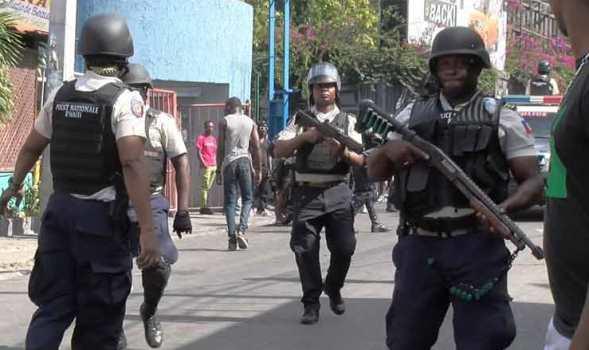 Policías protestan por violencia contra oficiales en Haití