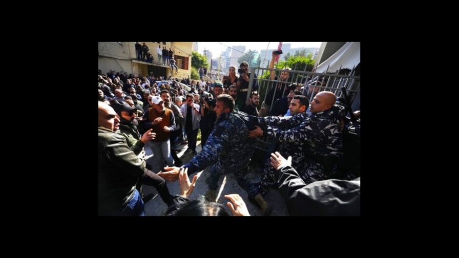Protestas en Beirut tras cese de pesquisa sobre fuerte explosión en puerto Protestas en Beirut tras cese de pesquisa sobre fuerte explosión en puerto