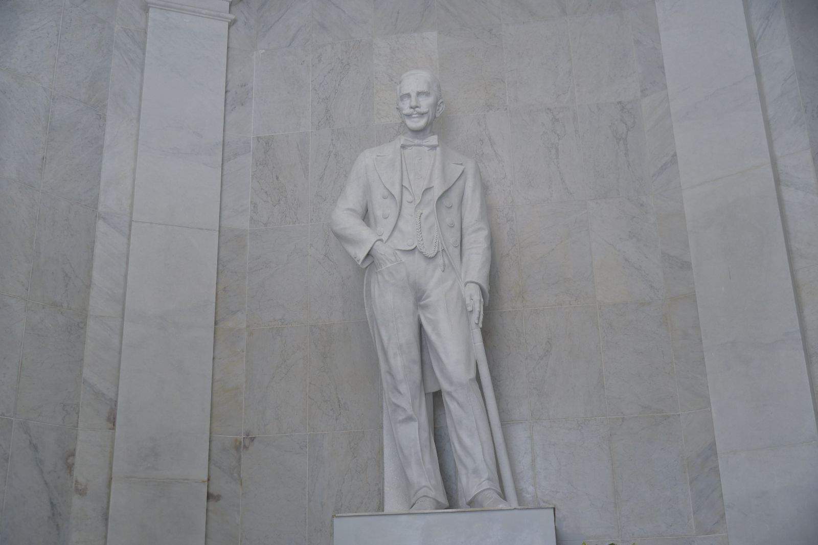 Estatua de Juan Pablo Duarte en el Altar de la Patria 