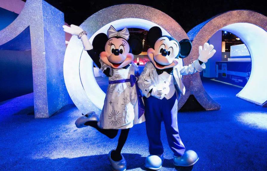 Disney inaugura una temporada centenaria en su parque temático de California