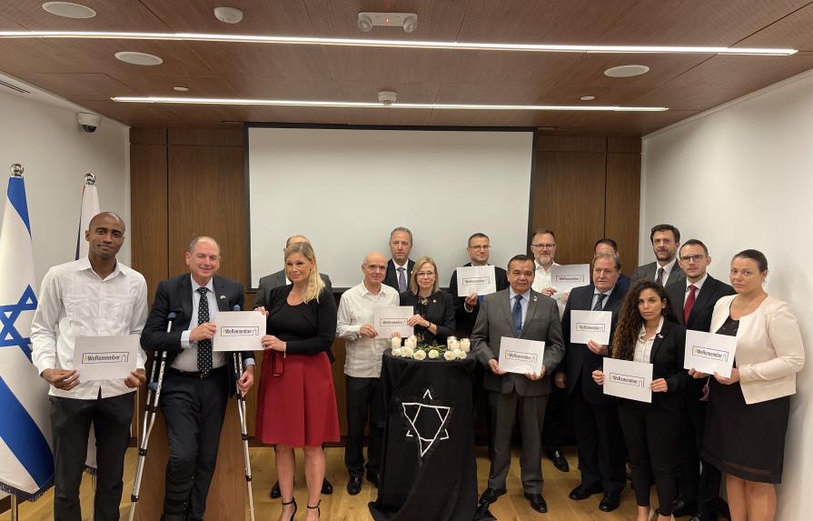 Embajada de Israel honra la memoria de los judíos que perecieron en el Holocausto
