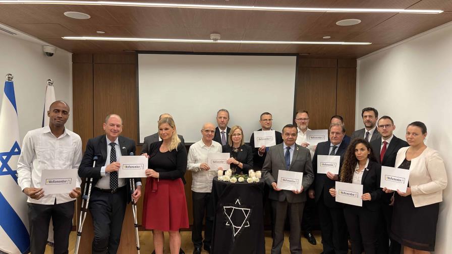 Embajada de Israel honra la memoria de los judíos que perecieron en el Holocausto