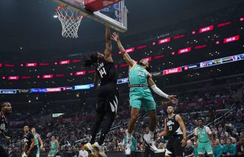 VIDEO | Clippers amplían buena racha tras arrollar a Spurs