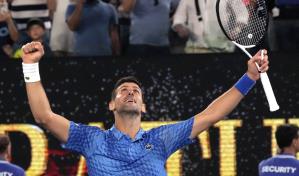 Djokovic gana  y se medirá con Tsitsipas en la final de Australia