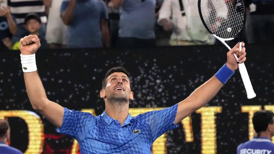 Djokovic gana  y se medirá con Tsitsipas en la final de Australia