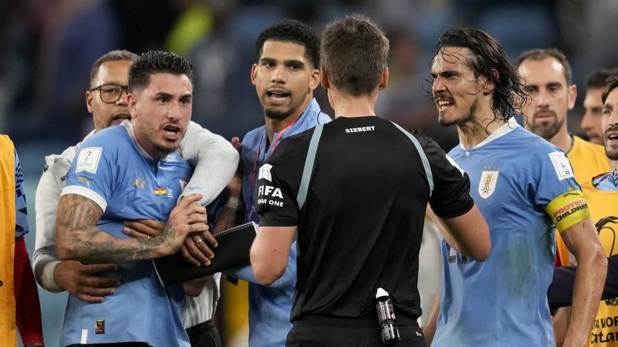 FIFA suspende a 4 jugadores de Uruguay por caos en Mundial
