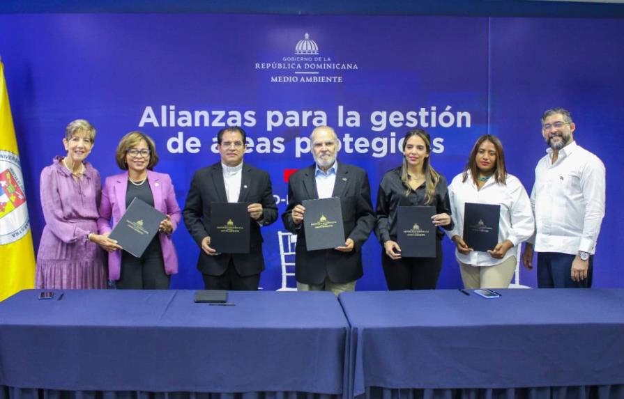 Firman acuerdo para reforzar gestión de Refugio de Vida Silvestre Bahía de Luperón