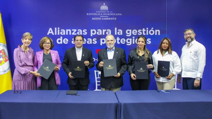 Firman acuerdo para reforzar gestión de Refugio de Vida Silvestre Bahía de Luperón