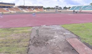 Anuncian la reparación total de la pista de atletismo Félix Sánchez