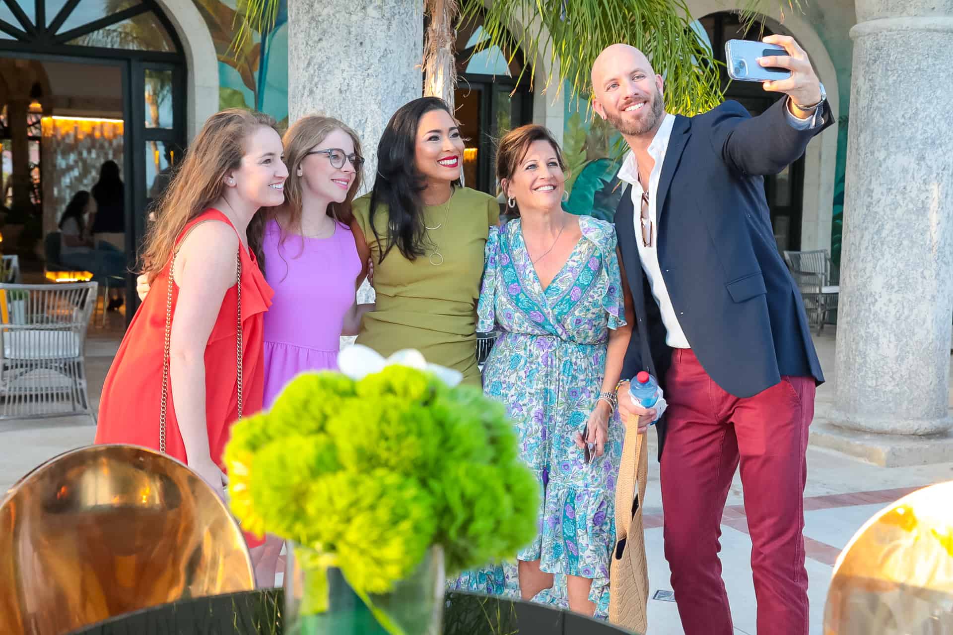 Samantha Hardy, Mercedes Valero, Angie Díaz, Risa Clark y Ricardo Iriarte.