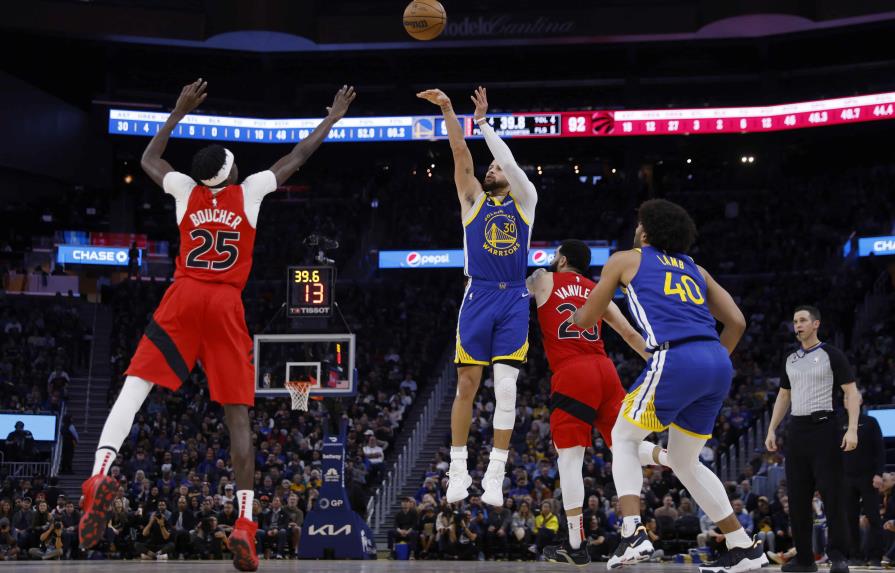 VIDEO | Curry se creció en la victoria de los Warriors sobre los Raptors