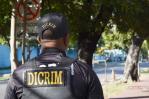 Agentes de la Policía Nacional ocupan fusil a tres hombres en el sector Villa Duarte