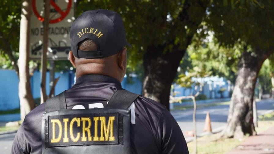 Agentes de la Policía Nacional ocupan fusil a tres hombres en el sector Villa Duarte Agentes de la Policía Nacional ocupan fusil a tres hombres en el sector Villa Duarte