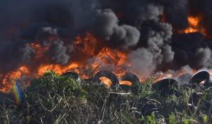 Residentes en El Almirante piden reubicar depósito de neumáticos por incendios