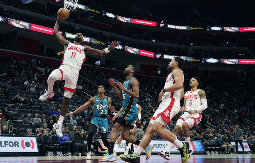 VIDEO | Rockets ganan a Pistons duelo entre los peores de la NBA