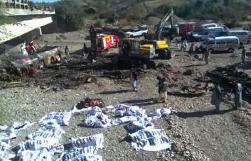 Más de 50 muertos en Pakistán en dos dramáticos accidentes