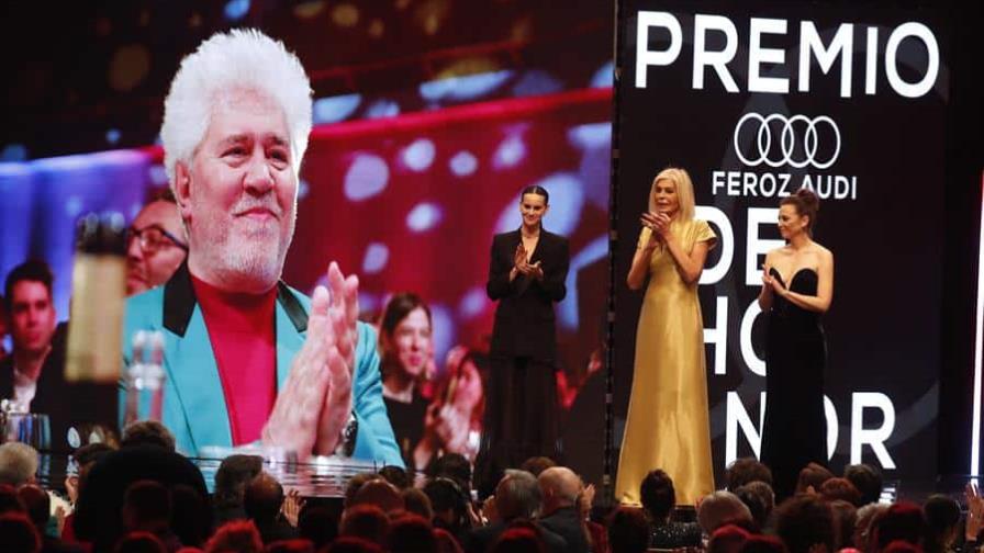 ‘As bestas’ y ‘Cinco lobitos’ brillan por igual en los Premios Feroz ‘As bestas’ y ‘Cinco lobitos’ brillan por igual en los Premios Feroz