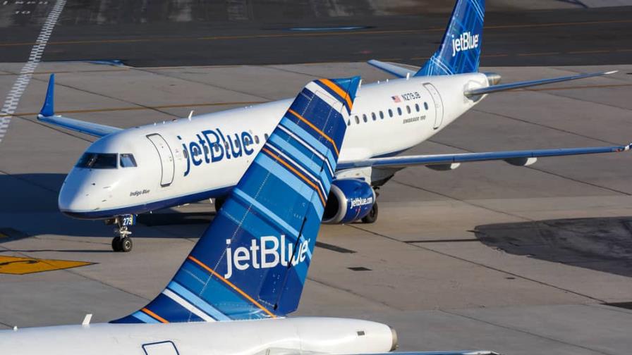 Avión de JetBlue con 170 pasajeros salió de Santiago y aterrizó en SD tras calentamiento en el motor Avión de JetBlue con 170 pasajeros salió de Santiago y aterrizó en SD tras calentamiento en el motor
