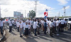 En el sector Nueva Jerusal&eacute;n en Santo Domingo Este rechazan intento de desalojo