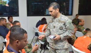 Fuerzas Armadas instruyen a los militares sobre como actuar en operaciones con civiles