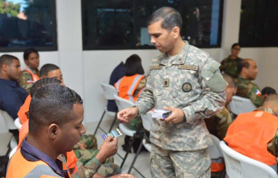 Fuerzas Armadas instruyen a los militares sobre como actuar en operaciones con civiles