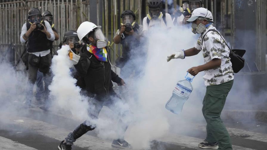 Demócratas piden a Biden parar ayuda a Perú por represión