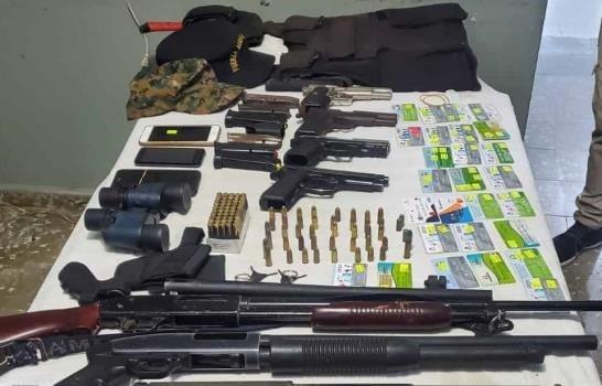Policía ocupa 7 armas de fuego durante allanamiento a estafadores con tarjetas Supérate
