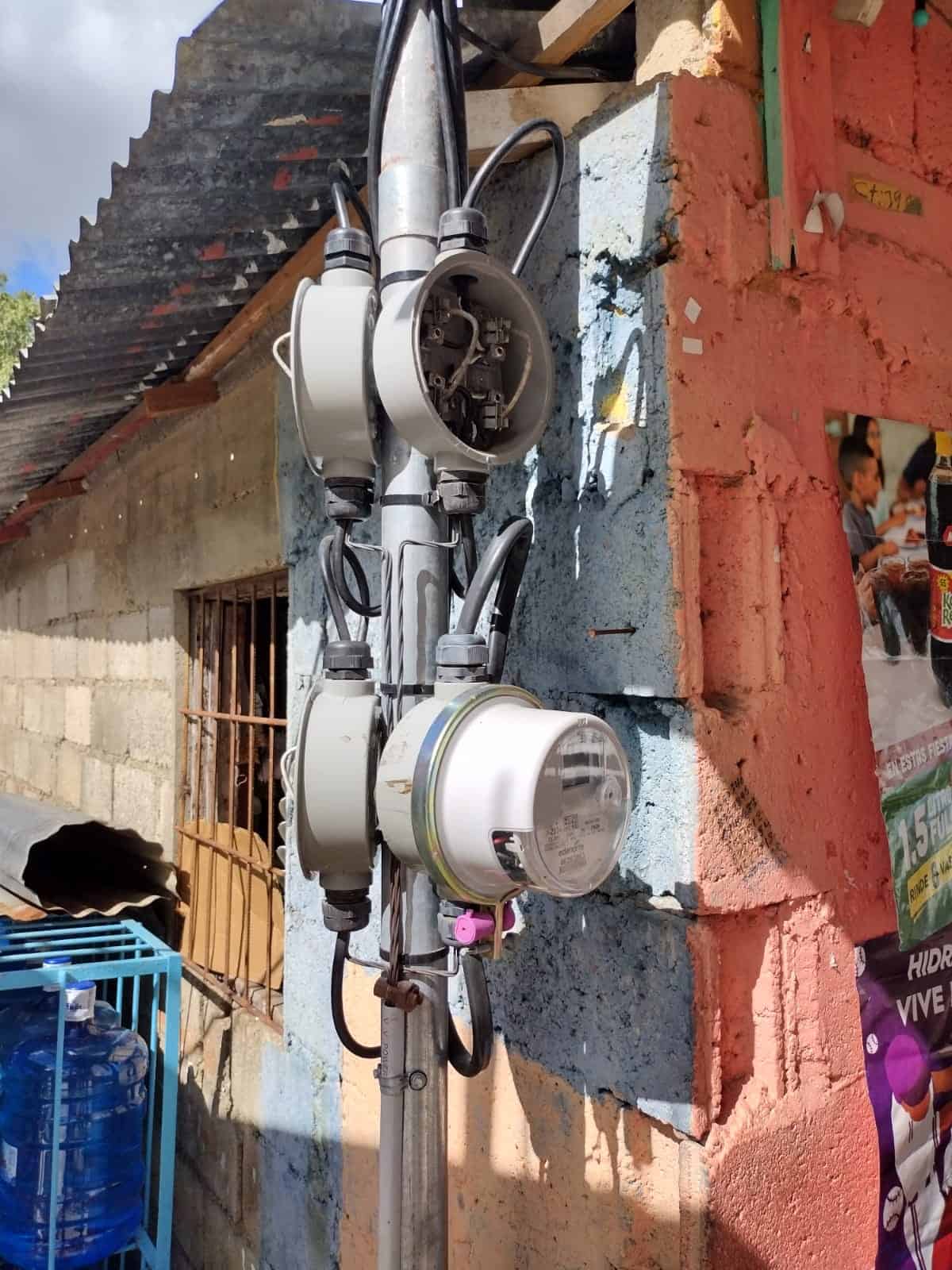 Cables de eléctricidad robados en localidad de Santiago 