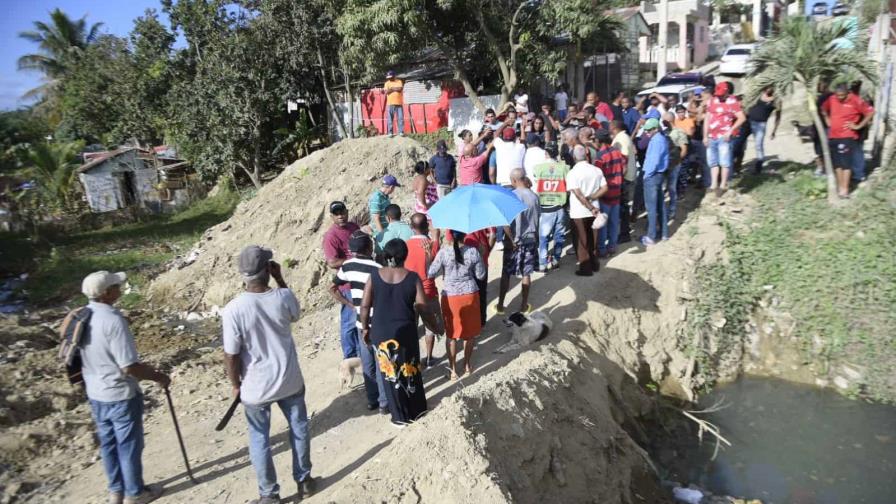 Moradores de Cienfuegos en Santiago realizan protesta por obras sociales