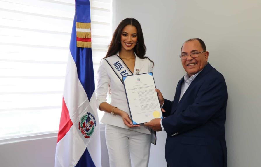 Consulado Dominicano en Puerto Rico reconoce la reina Andreína Martínez