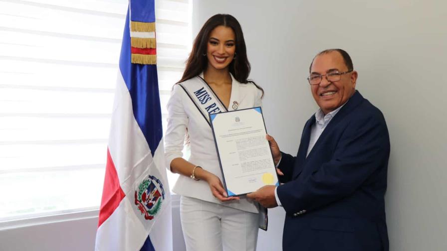 Consulado Dominicano en Puerto Rico reconoce la reina Andreína Martínez Consulado Dominicano en Puerto Rico reconoce la reina Andreína Martínez