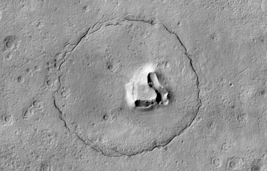 La NASA capta la cara de un oso en el planeta Marte
