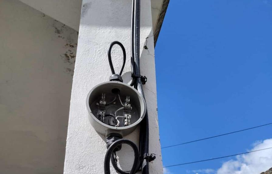 Denuncian robo de cables eléctricos en comunidades de Santiago