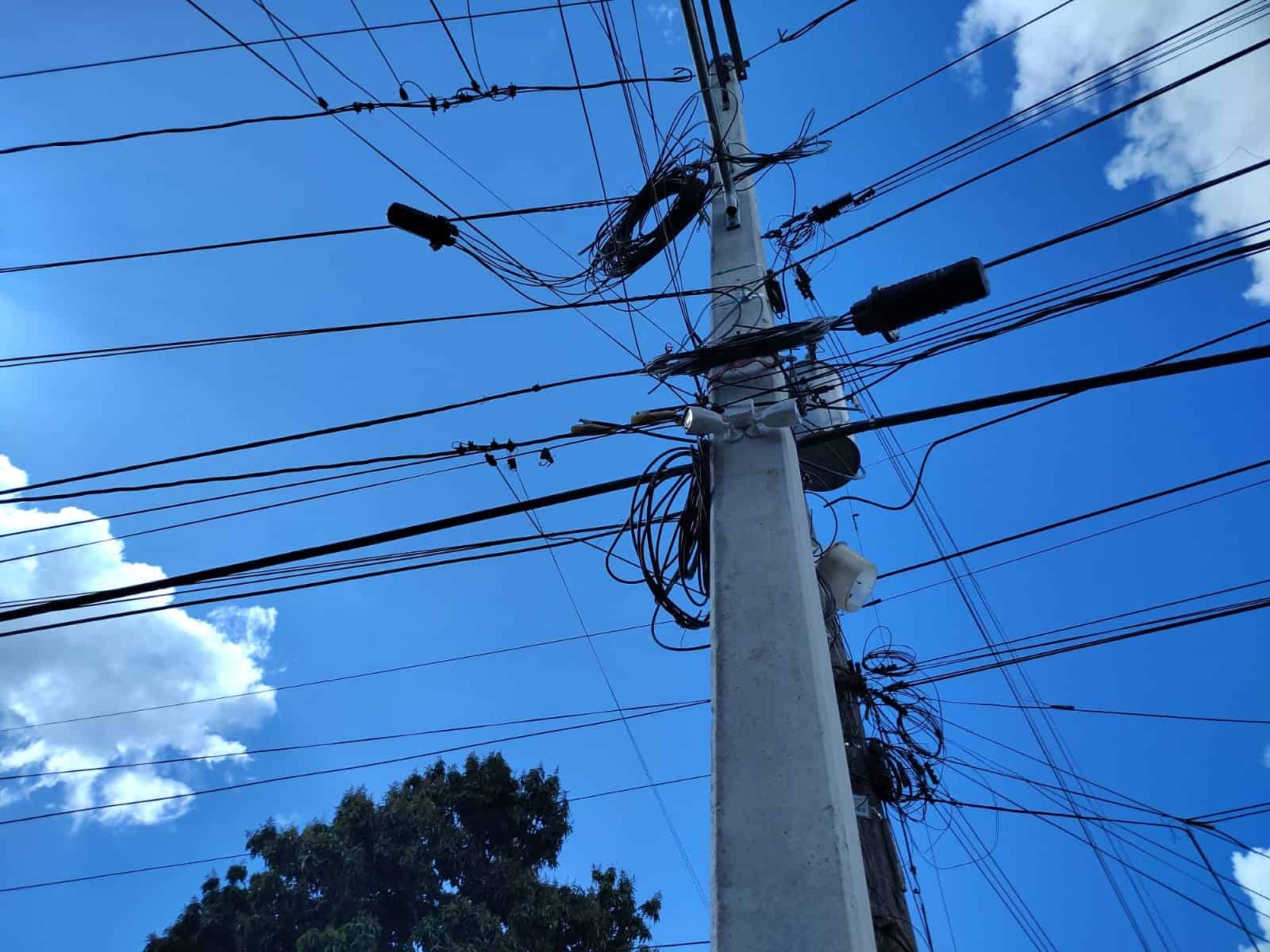 Cables de eléctricidad robados en localidad de Santiago 