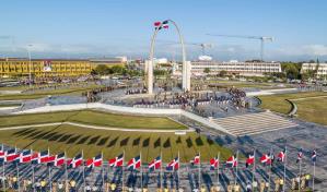 Fuerzas Armadas rinden homenaje a la bandera y a próceres de la independencia
